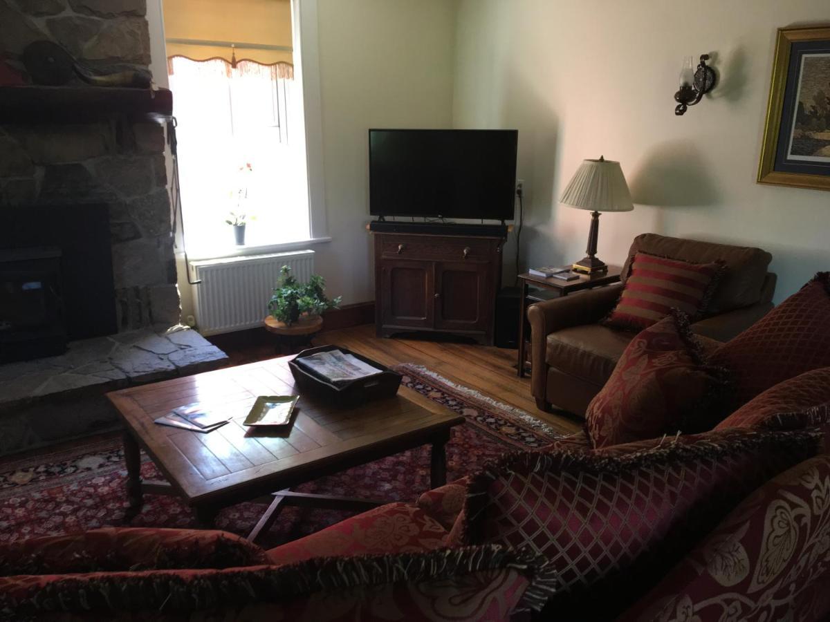Sawyer'S Creek Bed And Breakfast Algonquin Highlands Eksteriør billede