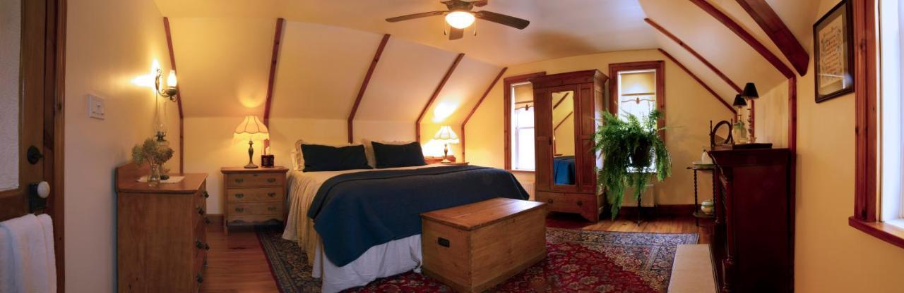 Sawyer'S Creek Bed And Breakfast Algonquin Highlands Eksteriør billede